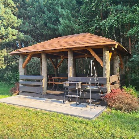 Dworek Ogrodniki, Caloroczny Dom Na Wylacznosc, Basen, Sauna, Las, Staw Rybny, Altana Grillowa, Ognisko, Pianino, Kominek, Piec Chlebowy, Duza Ogrodzona Posesja Tuczna Exterior foto