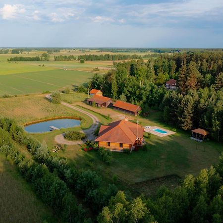 Dworek Ogrodniki, Caloroczny Dom Na Wylacznosc, Basen, Sauna, Las, Staw Rybny, Altana Grillowa, Ognisko, Pianino, Kominek, Piec Chlebowy, Duza Ogrodzona Posesja Tuczna Exterior foto