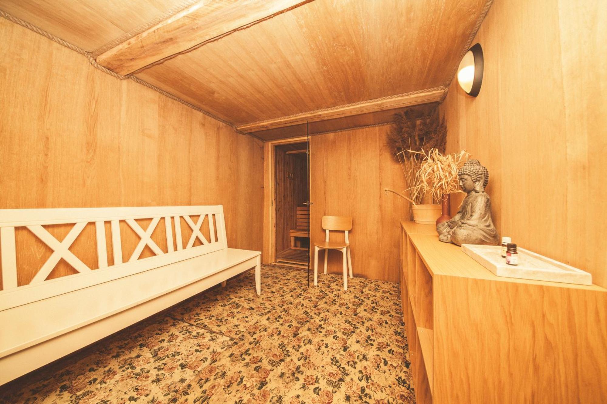 Dworek Ogrodniki, Caloroczny Dom Na Wylacznosc, Basen, Sauna, Las, Staw Rybny, Altana Grillowa, Ognisko, Pianino, Kominek, Piec Chlebowy, Duza Ogrodzona Posesja Tuczna Exterior foto