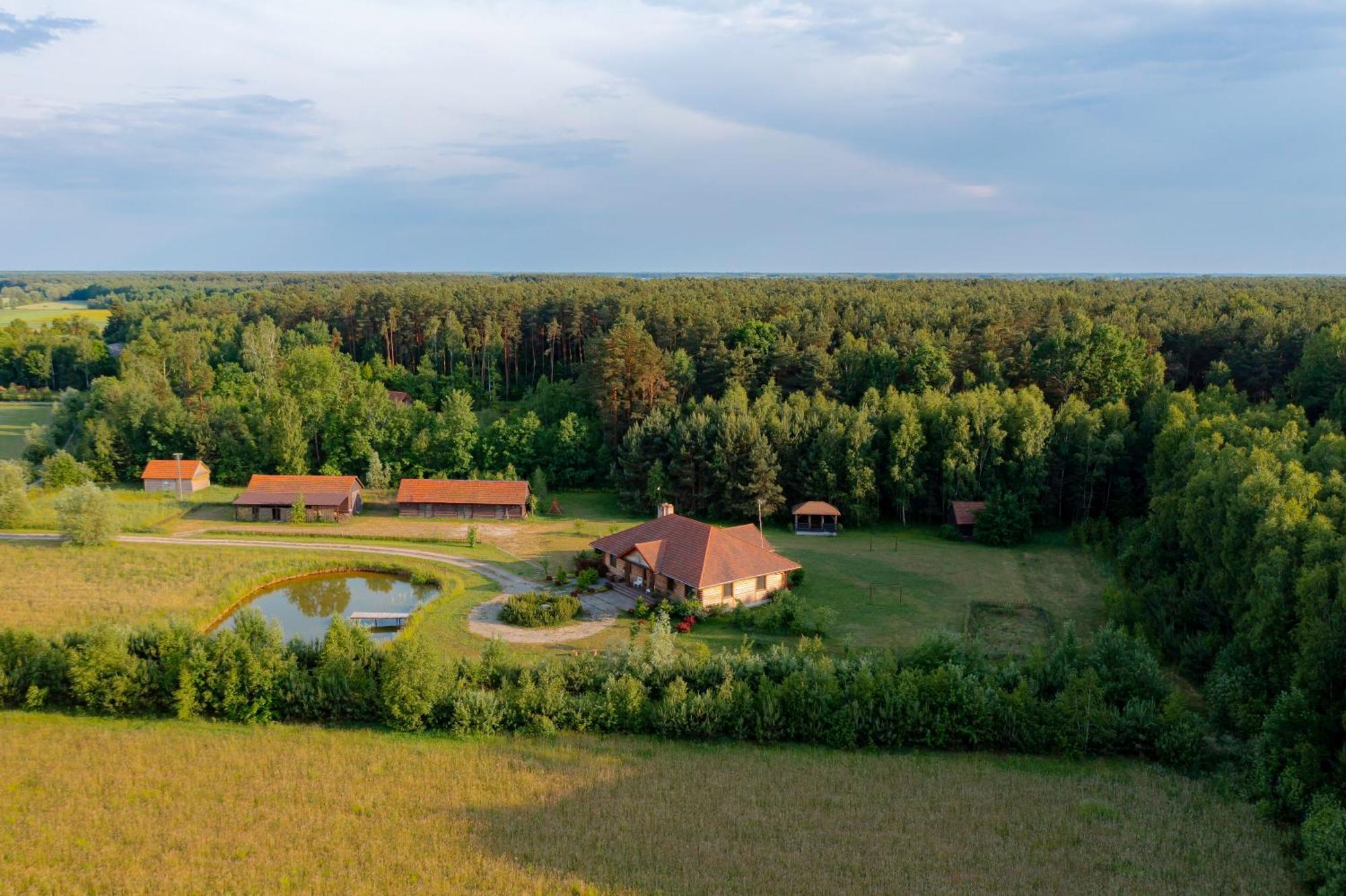 Dworek Ogrodniki, Caloroczny Dom Na Wylacznosc, Basen, Sauna, Las, Staw Rybny, Altana Grillowa, Ognisko, Pianino, Kominek, Piec Chlebowy, Duza Ogrodzona Posesja Tuczna Exterior foto
